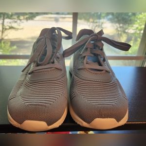 Sketchers size 7 women's Memory Foam Wide Fit Shoes 👟